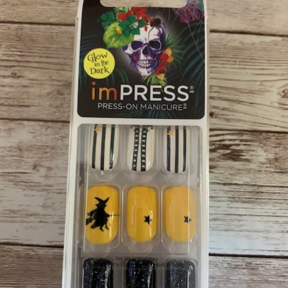 NIB Impress Halloween "Teen Witch" Nails